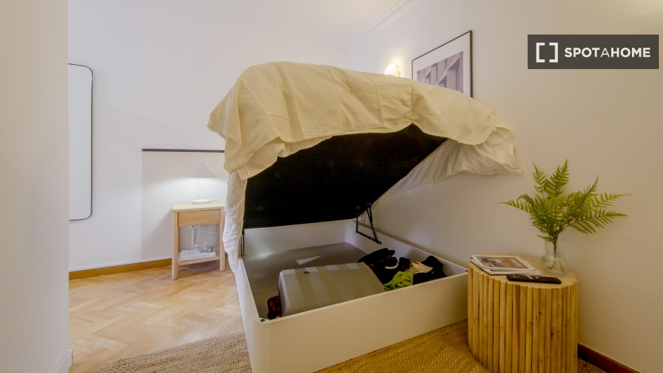 Double room Madrid, 6 beds, 150m² — photo 4