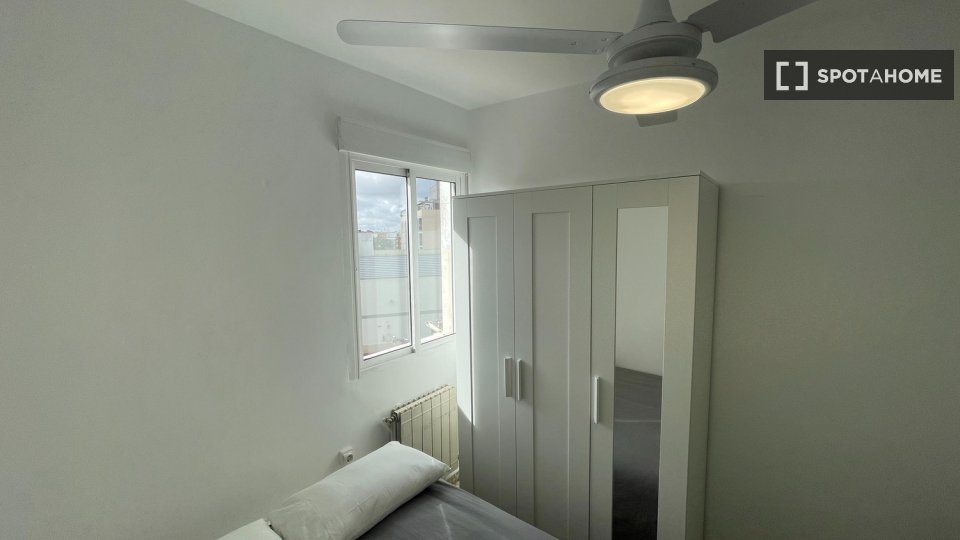 Double room Madrid, 4 beds — photo 19