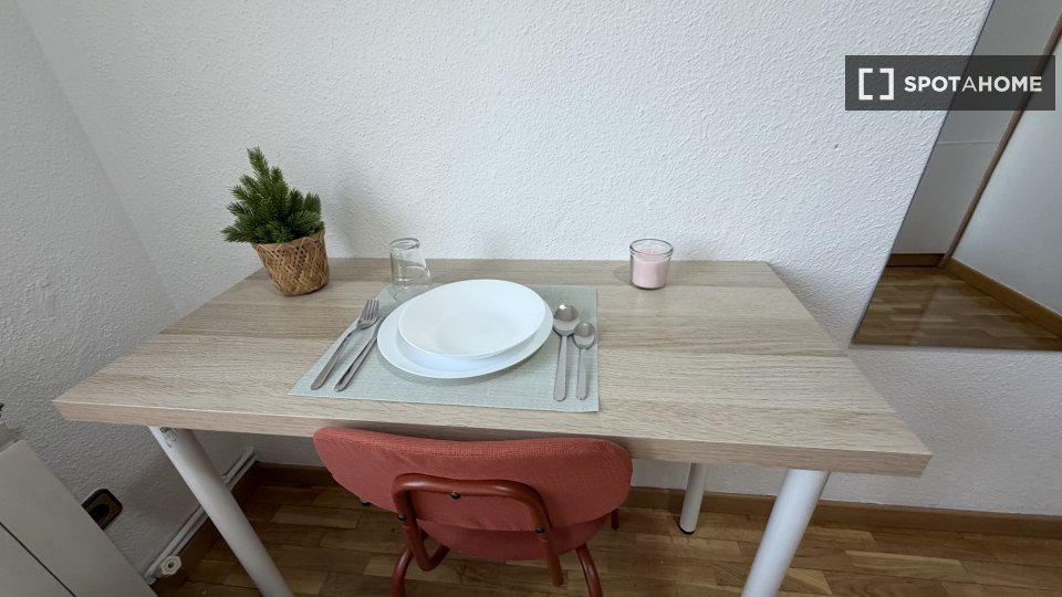 Double room Madrid, 4 beds, 80m² — photo 6