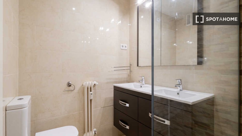 Habitación doble Madrid, 5 habitaciones — foto 34