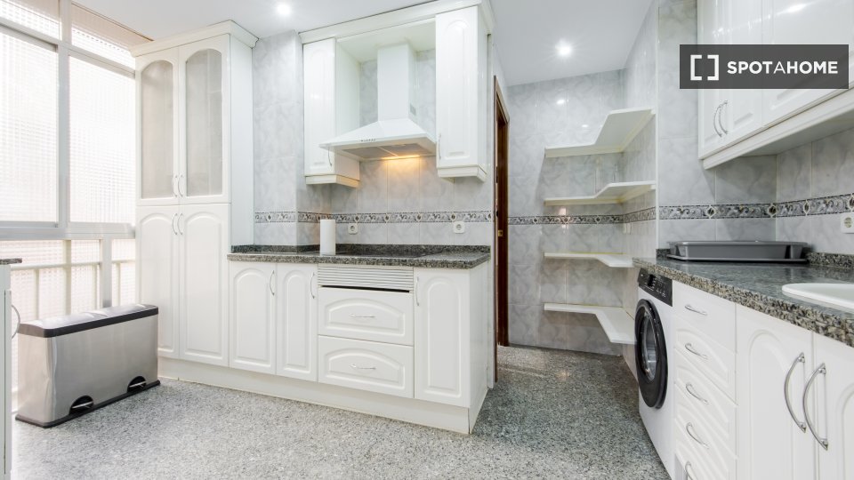 Double room Madrid, 7 beds — photo 13
