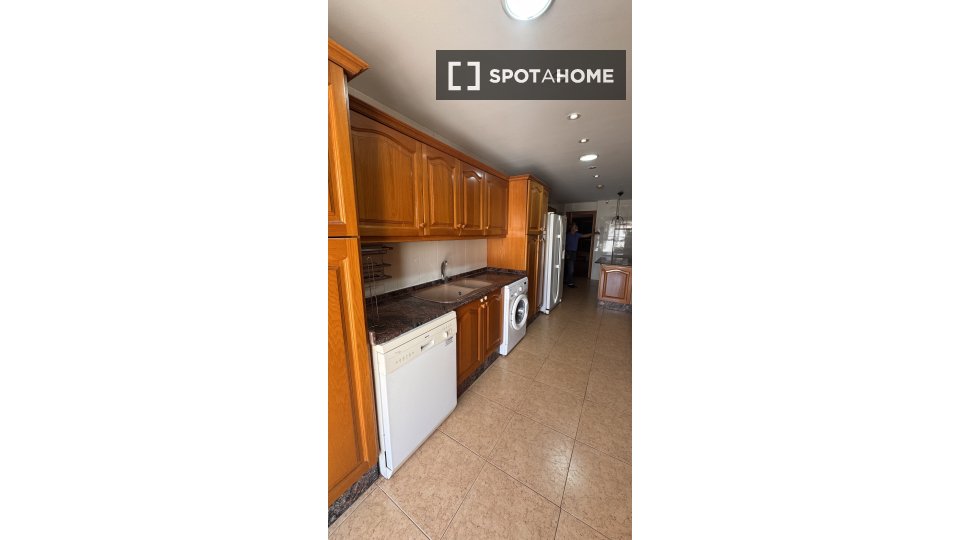 Double room Valencia, 5 beds, 240m² — photo 12