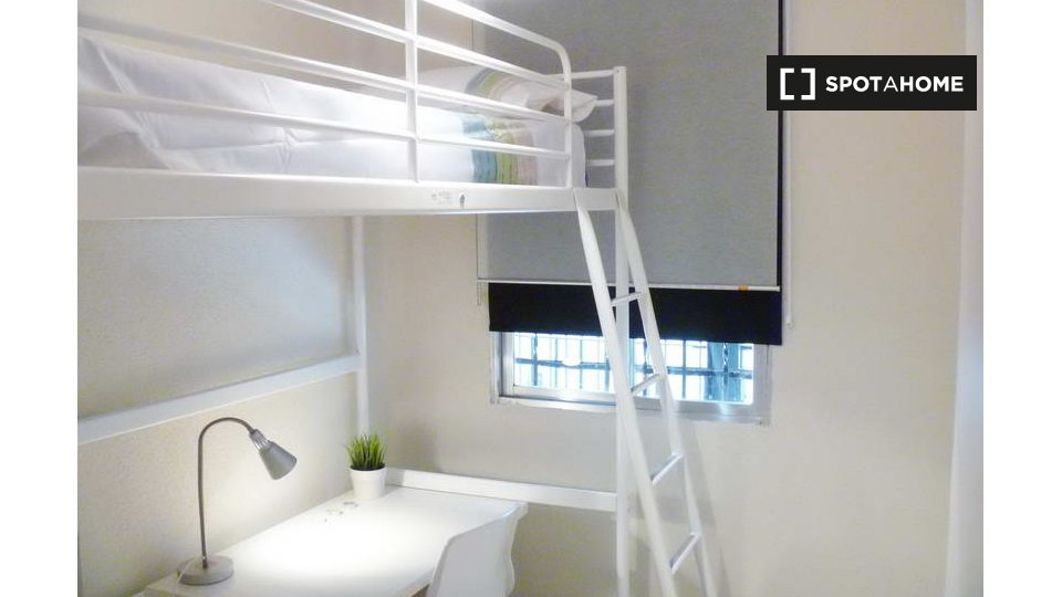 Double room Madrid, 4 beds — photo 10