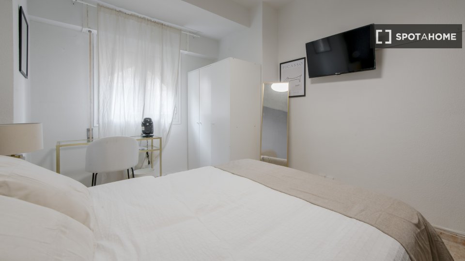 Double room Madrid, 4 beds — photo 10