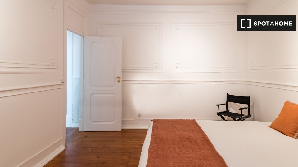 Double room Lisbon, 6 beds, 117m² — photo 2