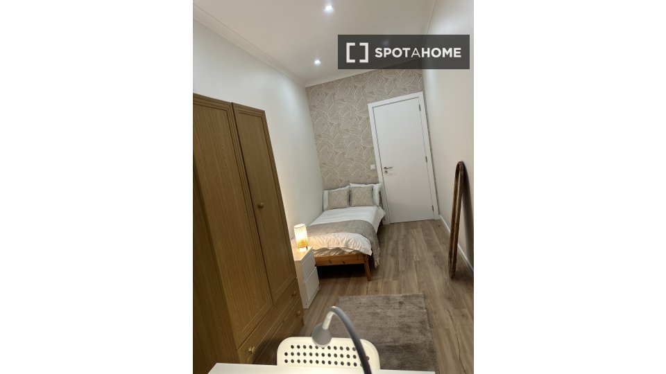 Double room Lisbon, 5 beds, 12345m² — photo 10