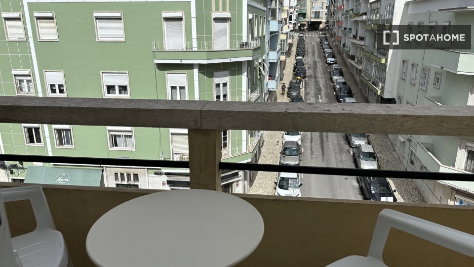 Apartment Lisbon, 1 bed, 77m² — photo 10