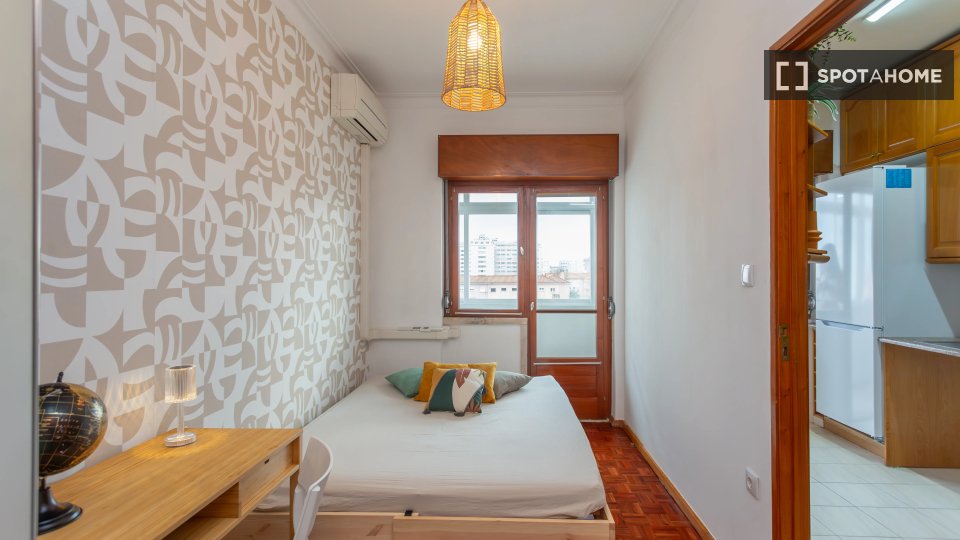 Double room Lisbon, 4 beds — photo 10