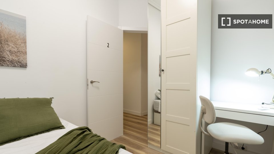 Double room Madrid, 5 beds — photo 10