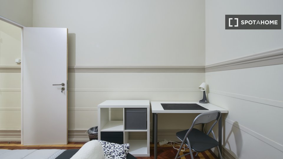 Double room Lisbon, 9 beds — photo 23
