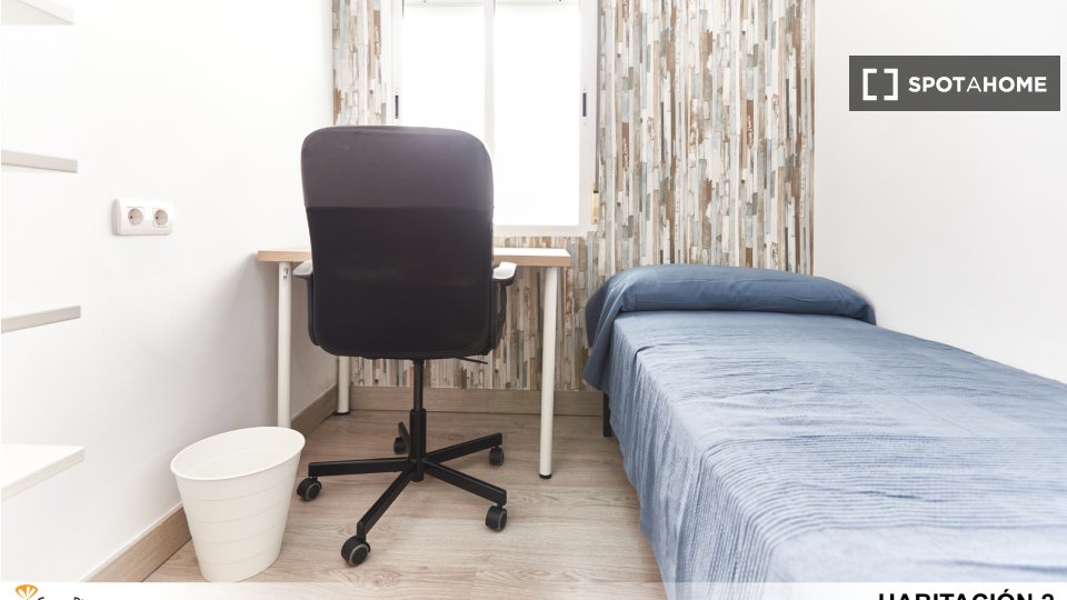 Double room Seville, 3 beds — photo 1