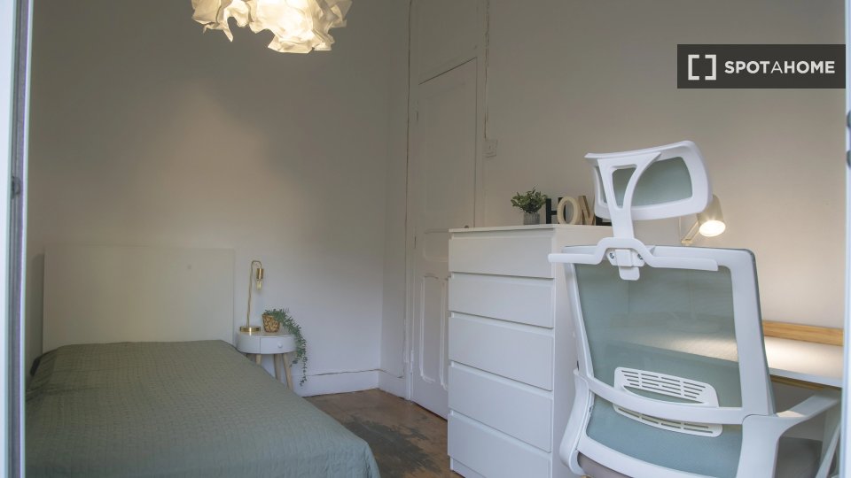 Double room Lisbon, 4 beds — photo 10