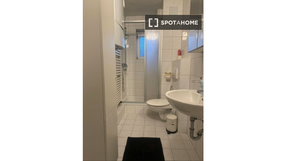 Double room Dusseldorf, 4 beds, 100m² — photo 4