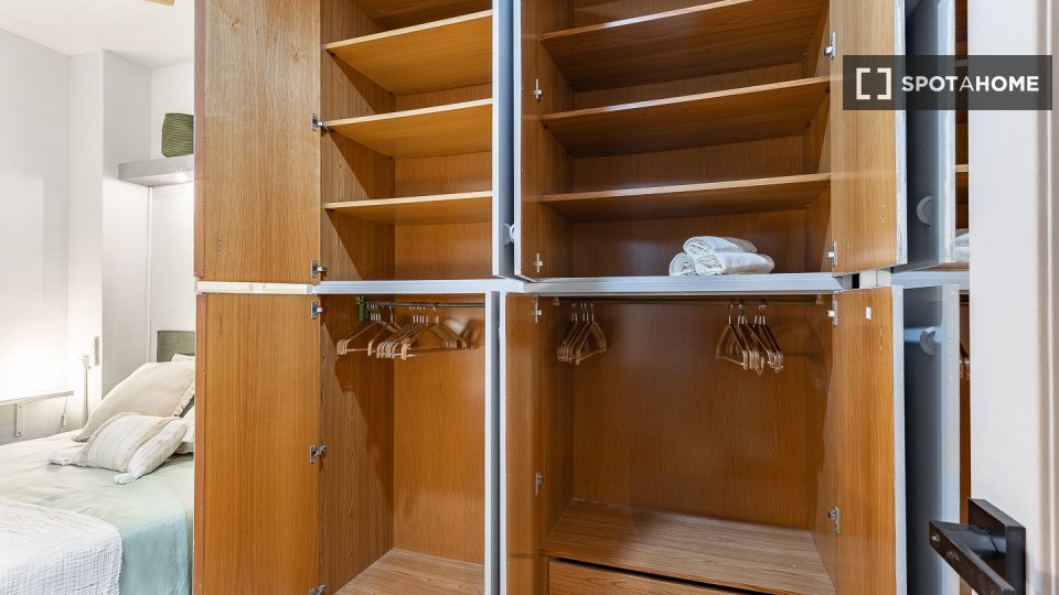 Double room Barcelona, 5 beds, 95m² — photo 15