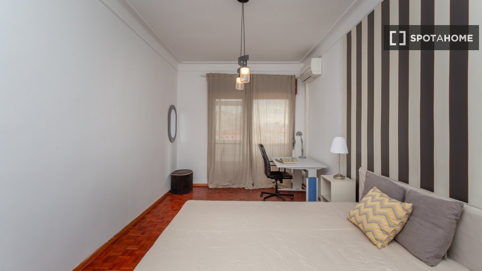 Double room Lisbon, 4 beds — photo 20