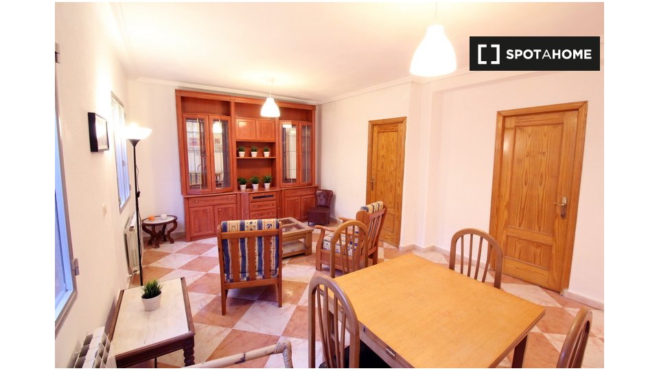 Double room Madrid, 3 beds — photo 8
