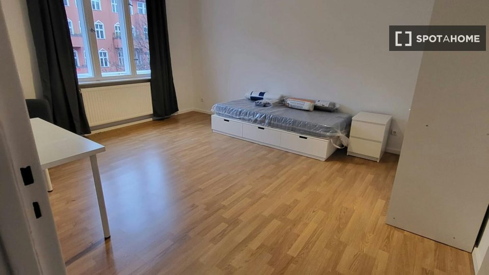 Double room Berlin, 3 beds — photo 1