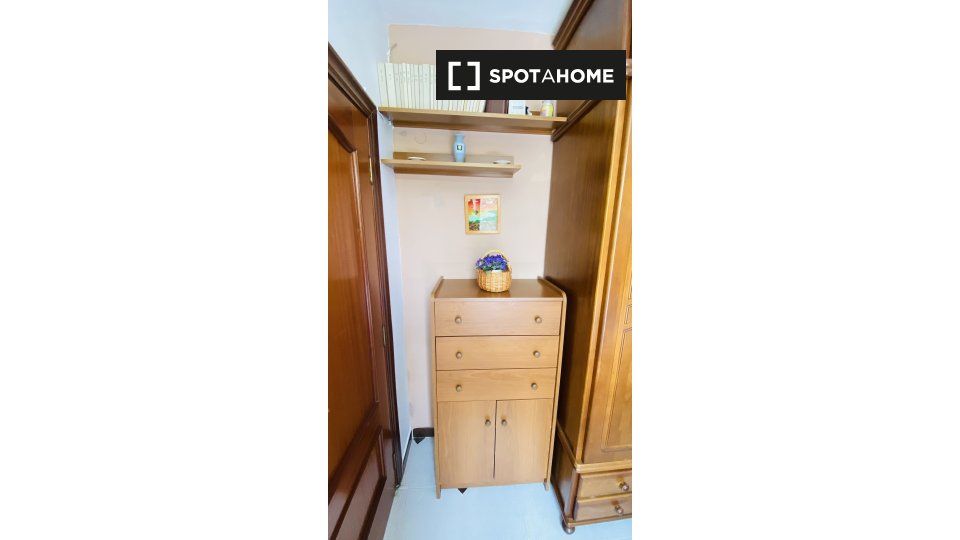 Double room Valencia, 3 beds, 90m² — photo 15