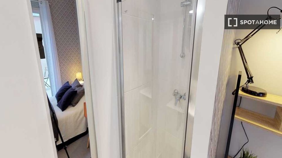 Double room Lille, 5 beds, 110m² — photo 15