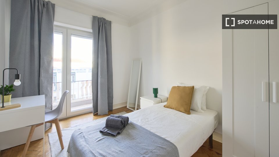 Double room Lisbon, 5 beds — photo 1