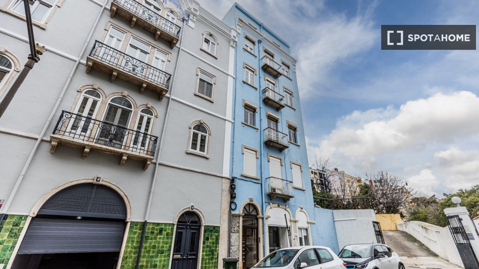 Double room Lisbon, 3 beds — photo 14