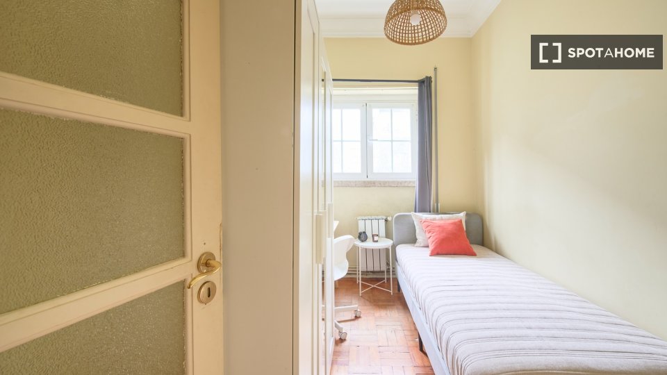 Double room Lisbon, 6 beds — photo 13