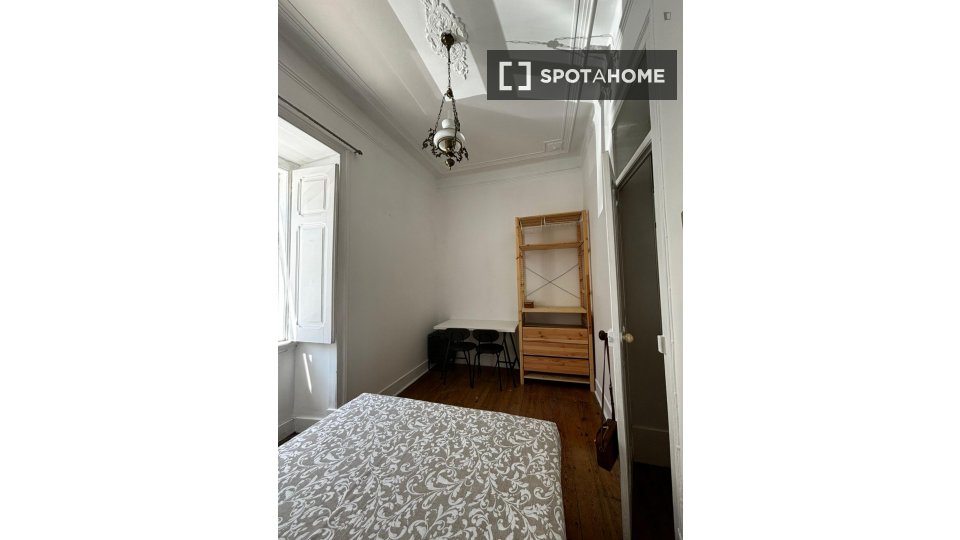 Apartment Lisbon, 2 beds, 75m² — photo 4