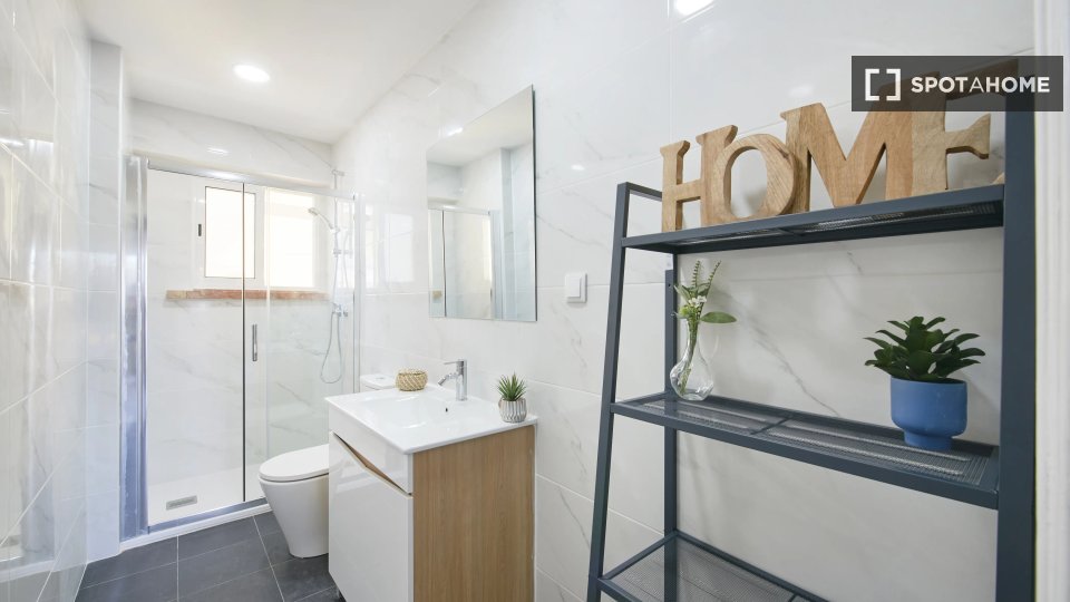 Double room Lisbon, 4 beds — photo 7