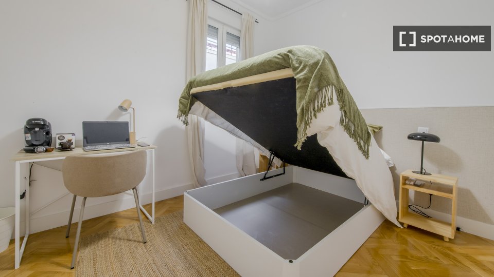 Double room Madrid, 7 beds, 180m² — photo 12
