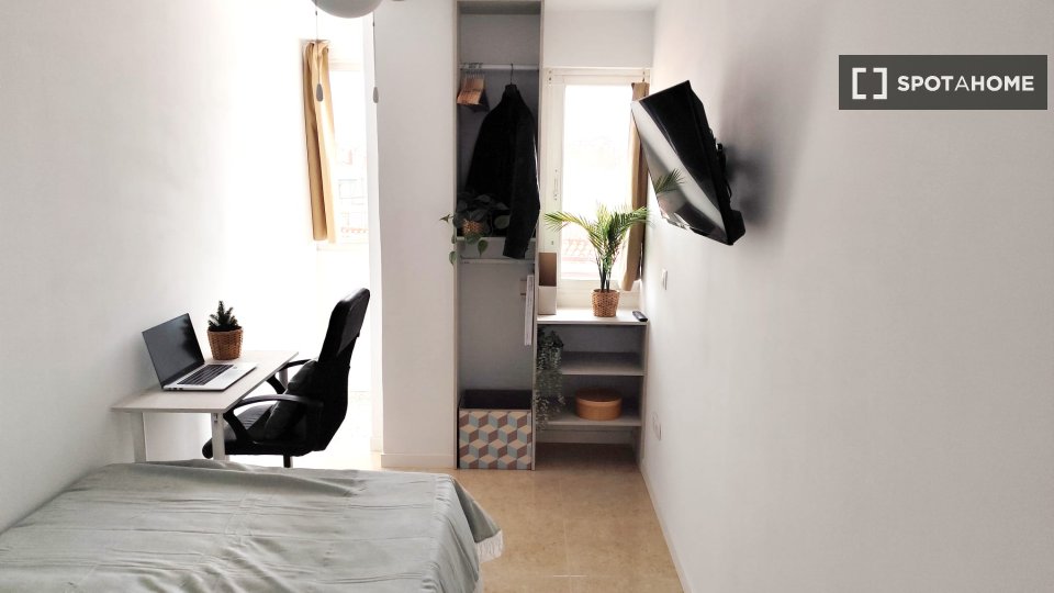 Double room Madrid, 5 beds — photo 17