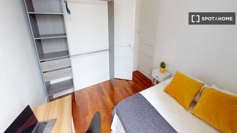 Camera in appartamento condiviso con 3 camere da letto a Villette Paul Bert, Lione - a Lione