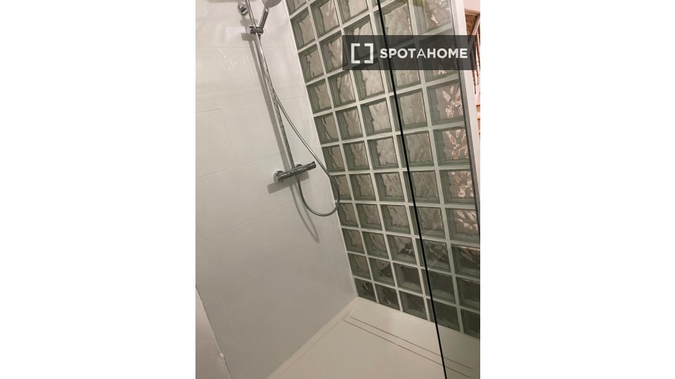 Double room Brussels, 7 beds — photo 18