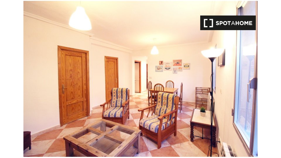 Double room Madrid, 3 beds — photo 6