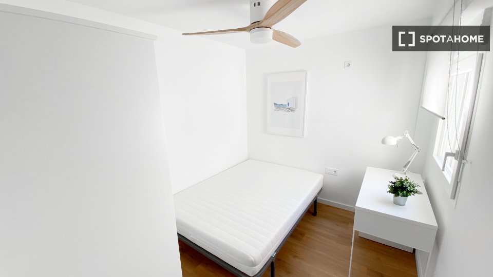 Double room Valencia, 5 beds, 110m² — photo 12