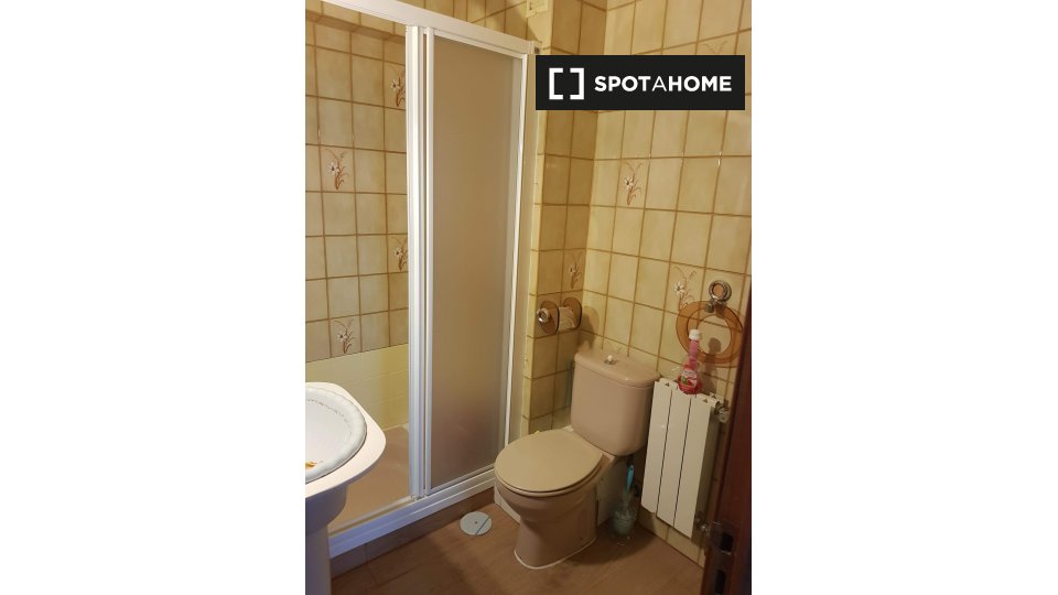 Double room Madrid, 3 beds — photo 1