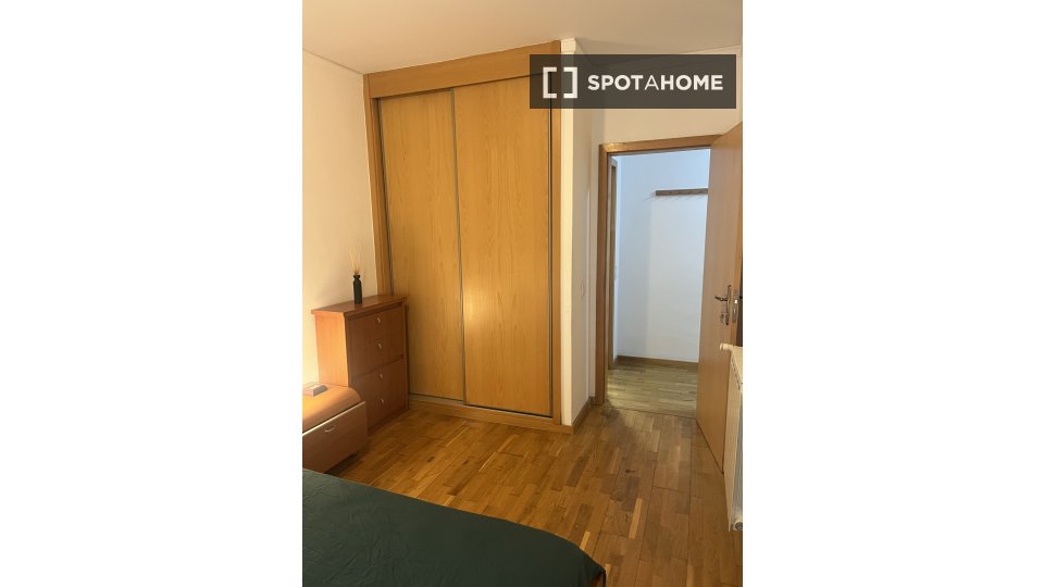 Double room Lisbon, 3 beds, 95m² — photo 15