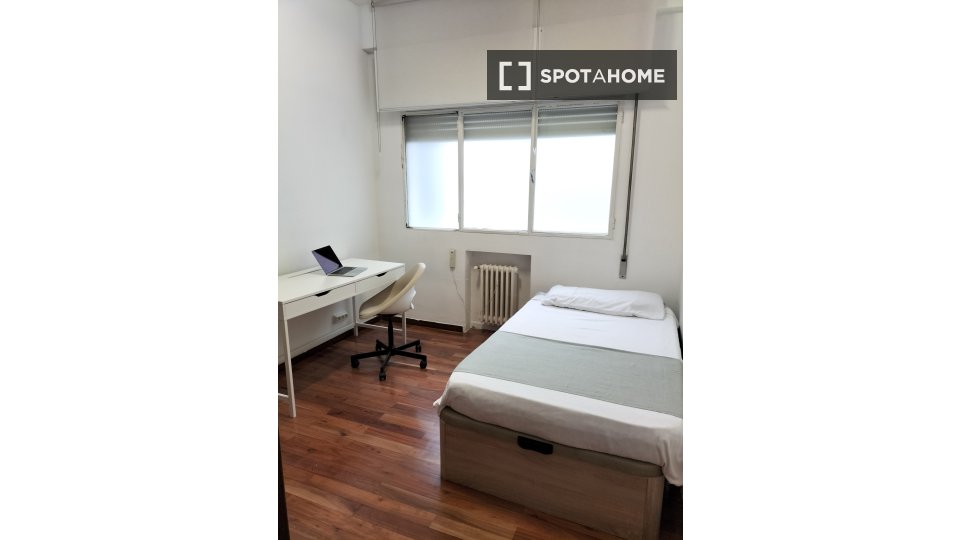Double room Madrid, 4 beds, 120m² — photo 17
