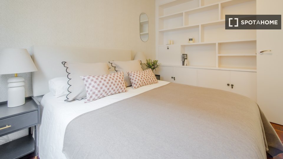 Double room Madrid, 6 beds, 150m² — photo 10