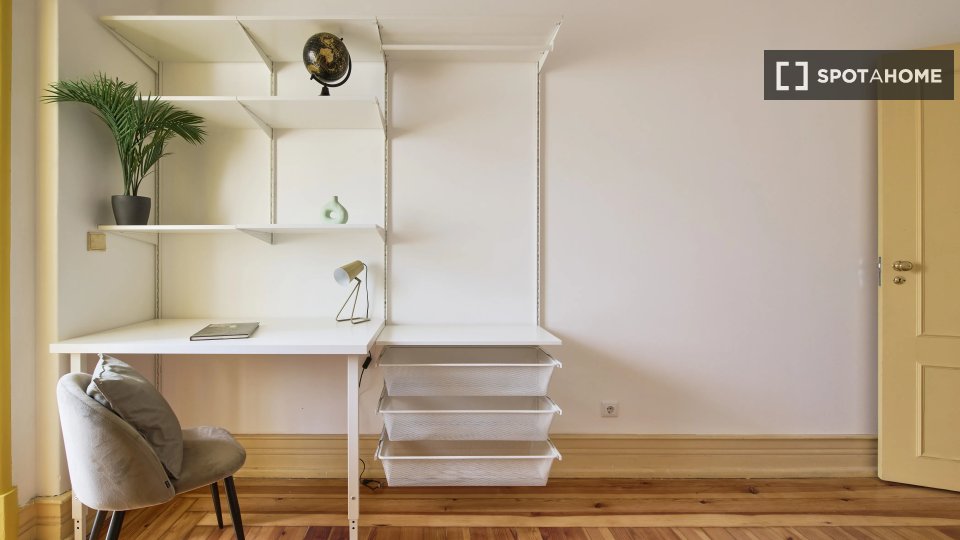 Double room Lisbon, 9 beds — photo 16