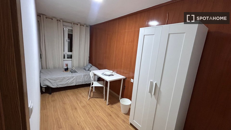 Double room Madrid, 5 beds, 95m² — photo 7