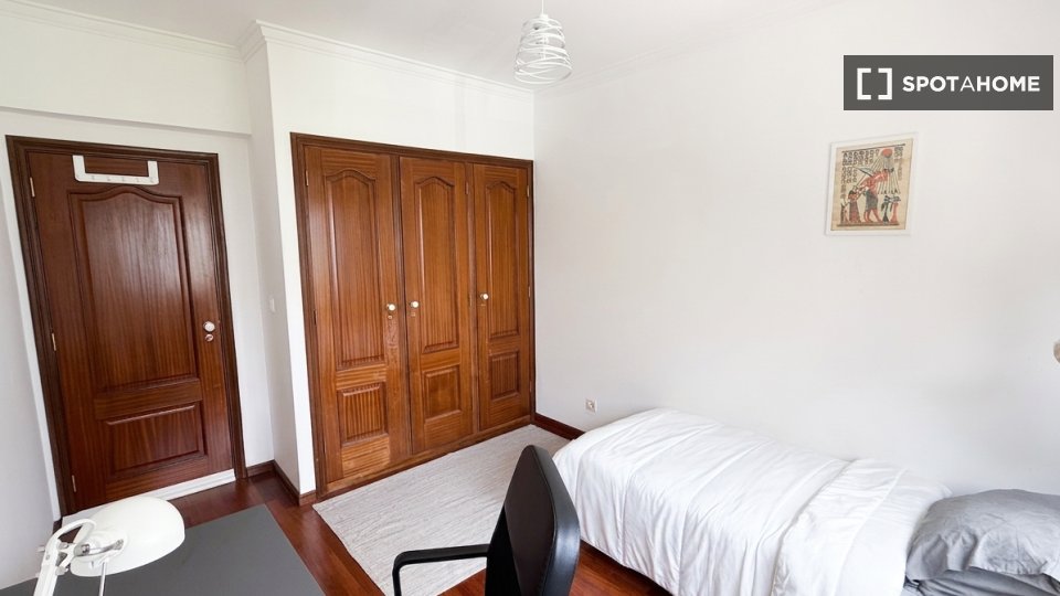Double room Lisbon, 1 bed, 90m² — photo 2