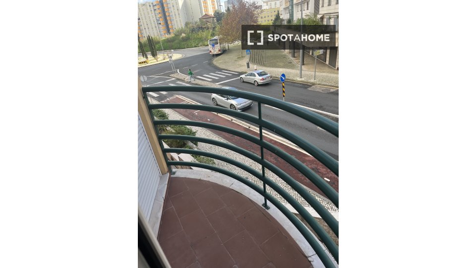 Double room Lisbon, 3 beds, 95m² — photo 3