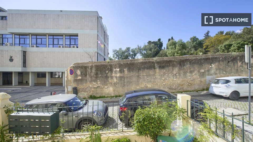 Double room Lisbon, 5 beds — photo 14