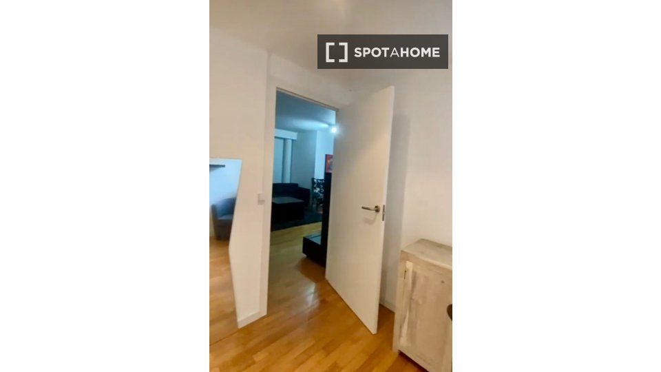 Double room Lisbon, 2 beds, 16m² — photo 7