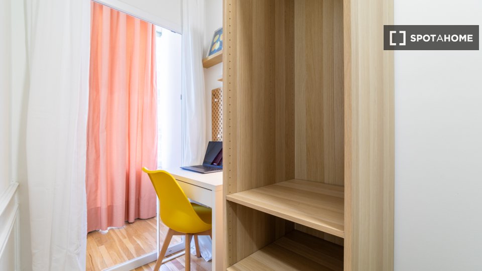 Double room Madrid, 13 beds, 301m² — photo 2