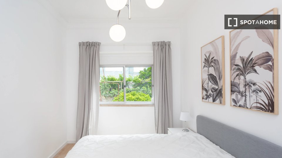 Double room Lisbon, 5 beds — photo 11