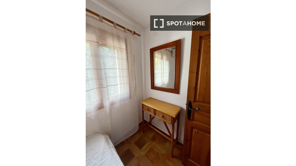 Apartment Alicante, 4 beds — photo 5
