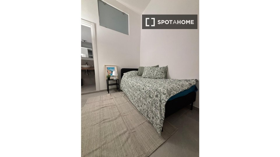 Double room Naples, 4 beds — photo 22