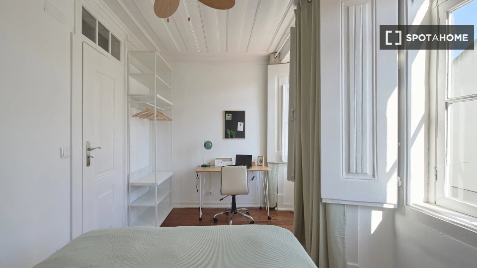 Double room Lisbon, 13 beds — photo 14