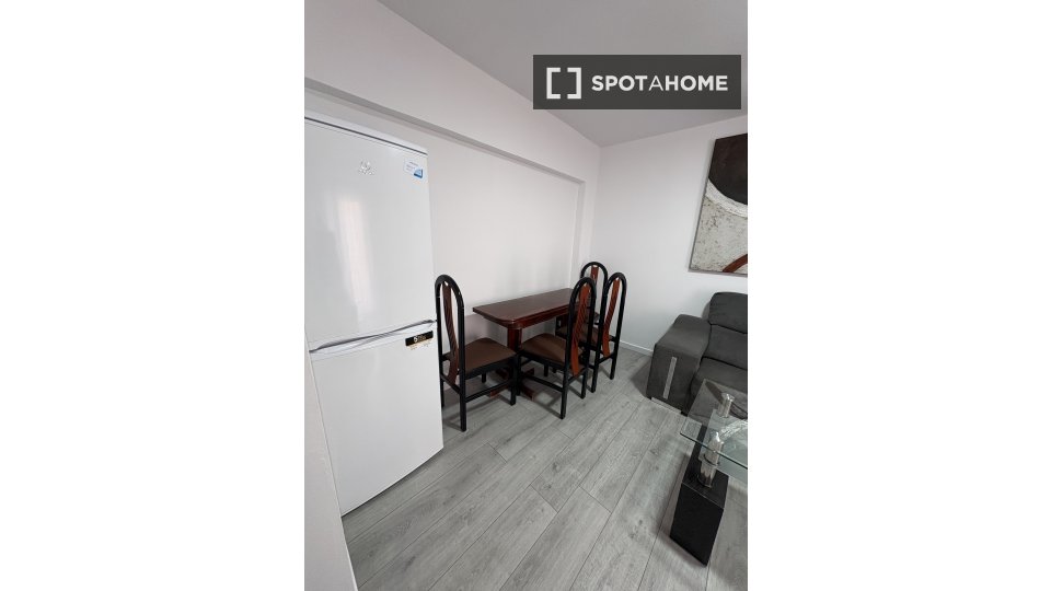 Double room Valencia, 3 beds, 70m² — photo 6